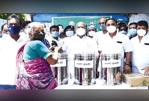 கொரோனா தடுப்பு நடவடிக்கை சென்னையில் 8 லட்சம் முதியவர்கள் தொடர் கண்காணிப்பு - அமைச்சர் டி.ஜெயக்குமார் தகவல்