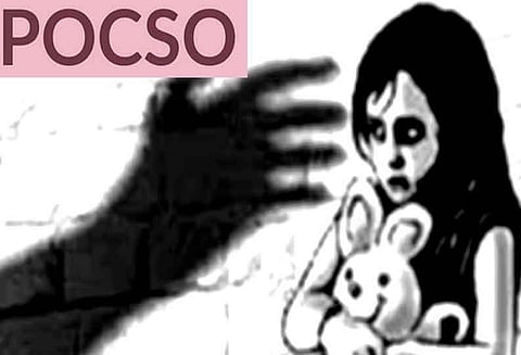 பாளையங்கோட்டையில் 5 வயது சிறுமிக்கு பாலியல் தொல்லை கட்டிட காண்டிராக்டர் மீது போக்சோ சட்டத்தில் வழக்குப்பதிவு