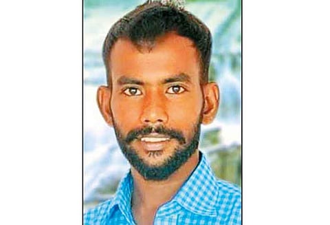 படப்பை அருகே வாலிபர் வெட்டிக்கொலை