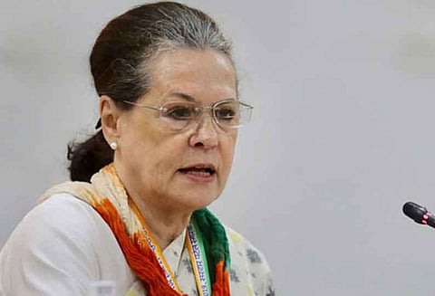 ஒரு ஆட்சியாளரின் வாழ்க்கையில் ஆணவம், பொய்மை, வாக்குறுதிகளை மீறுவதற்கு இடமில்லை - சோனியாகாந்தி தசரா வாழ்த்து
