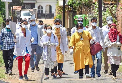 மத்திய பிரதேசத்தில் புதிதாக இன்று 2,323 பேருக்கு கொரோனா தொற்று உறுதி