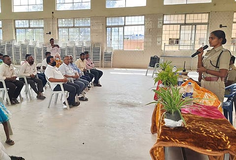 கள்ளக்குறிச்சி பகுதி நகைக்கடைகளில் கண்காணிப்பு கேமரா பொருத்த வேண்டும் உரிமையாளர்களுக்கு துணை போலீஸ் சூப்பிரண்டு அறிவுரை