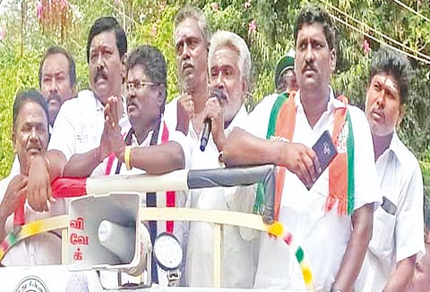 சோழவந்தான் தொகுதியில் அ.தி.மு.க. வேட்பாளர் மாணிக்கம் வெற்றிக்கு பாடுபடுவோம் என்று ரஜினி மக்கள் மன்றத்தினர்
