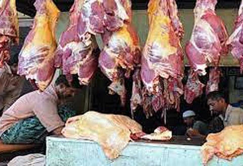 காந்தி ஜெயந்தி தடையை மீறி இறைச்சி விற்ற 10 கடைகளுக்கு ரூ.7000 அபராதம் விதிக்கப்பட்டது.