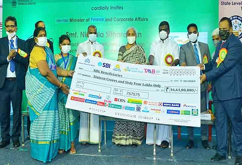 வியாபாரிகளுக்கு தேவையான நிதியுதவியை வங்கிகள் வழங்க அறிவுறுத்தி உள்ளோம்