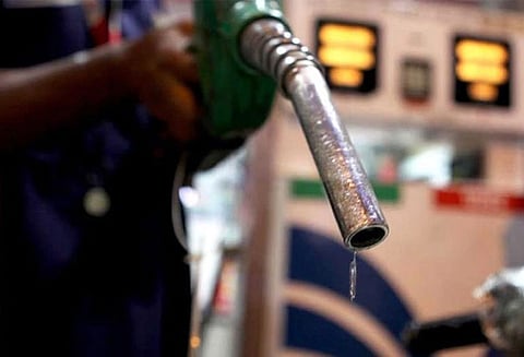 சிவகாசியில் பெட்ரோல் லிட்டருக்கு ரூ.108.50-க்கு விற்பனை