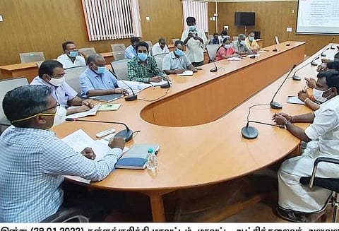 புதிய திட்டங்களுக்கு அனுமதி இல்லை வழிபாட்டு தலங்களில் வாக்கு சேகரிக்கக்கூடாது அரசியல் கட்சியினருக்கு கலெக்டர் ஸ்ரீதர் அறிவுரை