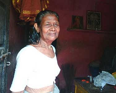 யாருடனும் தொடர்பு இல்லை, ரூபாய் நோட்டு செல்லாது என தாமதமாக அறிந்த பாட்டி கதறல்