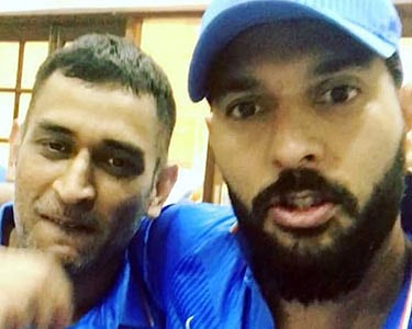 ’கேப்டனாக சிறப்பாக செயல்பட்டீர்கள்’ தோனிக்கு சக வீரர் யுவராஜ் சிங் புகழாரம்