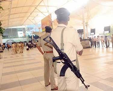 மலேசியா விமானங்களில் வெடிகுண்டு இன்டர்போல் எச்சரிக்கை; மும்பையில் தீவிர சோதனை