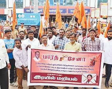 ஜல்லிக்கட்டு மீதான தடையை நீக்கக்கோரி ரெயில் மறியலுக்கு முயன்ற 41 பேர் கைது