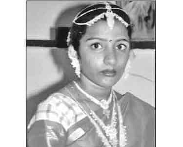 பிரசவத்துக்கு பின் கணவர் வீட்டுக்கு பெற்றோர் அனுப்பாததால் இளம்பெண் தீக்குளித்து தற்கொலை