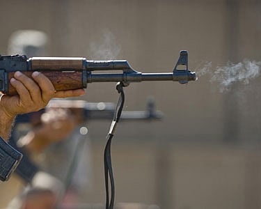 எல்லை கட்டுப்பாட்டு கோடு வழியாக ஊடுருவ முயன்ற 2 பயங்கரவாதிகள் சுட்டுக்கொலை