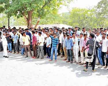 ஜல்லிக்கட்டுக்கு அனுமதி வழங்க கோரி கல்லூரி மாணவர்கள் சாலை மறியல்