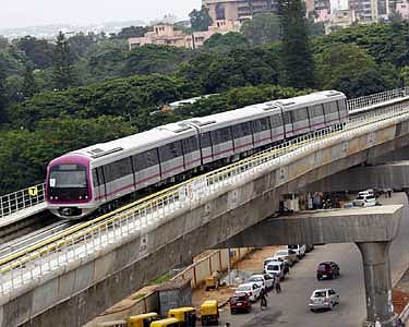 பெங்களூருவில் வடக்கு–தெற்கு பாதையில் ஏப்ரல் மாதத்திற்குள் மெட்ரோ ரெயில் சேவை தொடங்கப்படுவது சந்தேகம்