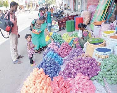 தூத்துக்குடியில் பொங்கல் பொருட்கள் விற்பனை களைகட்டியது