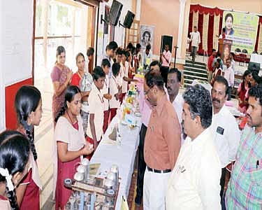 பாளையங்கோட்டையில் அரசு பள்ளிக்கூட மாணவர்களின் அறிவியல் கண்காட்சி தொடங்கியது