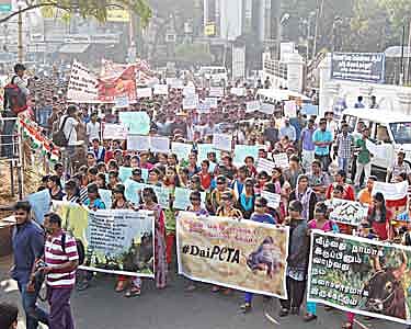 ஜல்லிக்கட்டுக்கு அனுமதி கோரி மதுரையில் 4-வது நாளாக இன்றும் மாணவர்கள் போராட்டம்