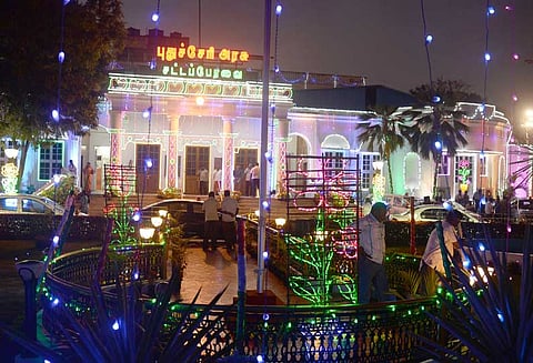 நீட் தேர்வில் விலக்கு, ஜல்லிக்கட்டுக்கு ஆதரவாக சட்டம் மத்திய அரசு அனுமதி கோரி சட்டசபையில் தீர்மானம்