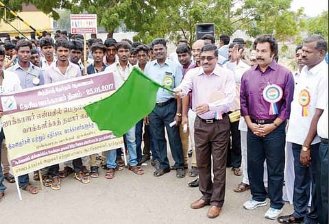 தகுதி வாய்ந்த அனைவரையும் வாக்காளர்களாக சேர்க்க நடவடிக்கை கலெக்டர் பேச்சு