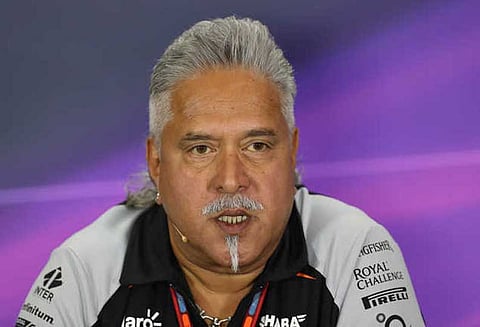 இரண்டு அணிகளிடமும் உதைபடும் கால்பந்து போல் ஆகிவிட்டேன்: விஜய் மல்லையா சொல்கிறார்