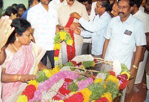 பா.ஜனதா மாநில பொதுச்செயலாளர் மரணம்: பொன்.ராதாகிருஷ்ணன்– தமிழிசை சவுந்தரராஜன் நேரில் அஞ்சலி