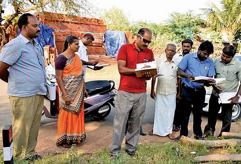 பேரூராட்சி பகுதிகளில் சீமைக்கருவேல மரங்கள் அகற்றும் பணி தீவிரம்