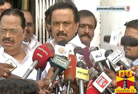 நம்பிக்கை இல்லா தீர்மானம் தி.மு.க. சார்பில் சட்டசபை செயலாளரிடம் கடிதம் கொடுக்கப்பட்டது