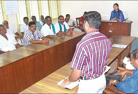 வறட்சி நிவாரணத்தை அரசு உடனே வழங்க வேண்டும் குறைதீர்க்கும் கூட்டத்தில் விவசாயிகள் கோரிக்கை