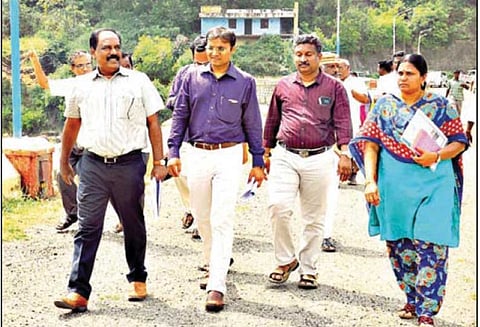 பழனி அருகே வரதமாநதி அணையில் படகு சவாரி கலெக்டர் ஆய்வு