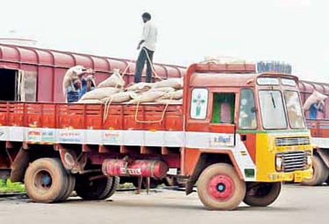 ஆந்திராவில் இருந்து சரக்கு ரெயிலில் 3,550 டன் பச்சரிசி தஞ்சை வந்தது