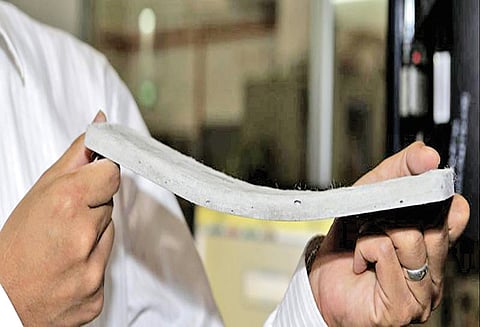 வளையும் தன்மை கொண்ட புதுமையான கான்கிரீட் கற்கள்