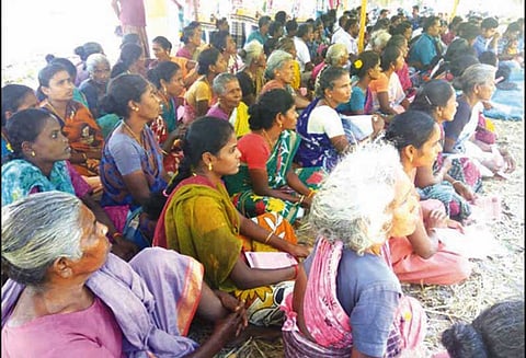 இயற்கை எரிவாயு எடுக்க எதிர்ப்பு தெரிவித்து நெடுவாசலில் பொதுமக்கள் தொடர் போராட்டம்