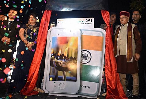 ரிங்கிங்பெல்ஸ் நிறுவனத்தின் இயக்குநர் மோகித் கோயல் எட்டாம் வகுப்பு வரை மட்டுமே படித்துள்ளார்