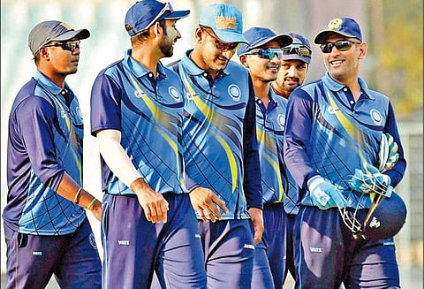 விஜய் ஹசாரே கோப்பை கிரிக்கெட்: டோனியின் சதத்தால் ஜார்கண்ட் வெற்றி