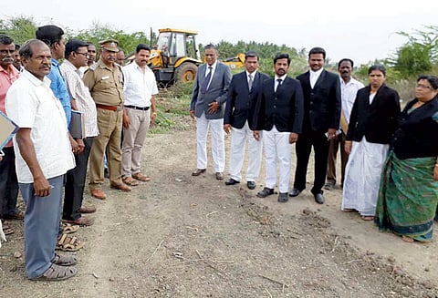 திருப்பத்தூரில் சீமை கருவேல மரங்கள் அகற்றும் பணி நீதிபதிகள் ஆய்வு