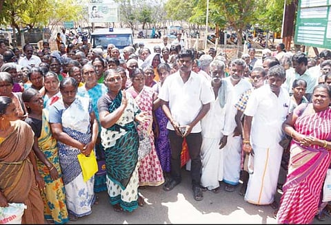 ஓட்டப்பிடாரம் அருகேயுள்ள டாஸ்மாக் கடையை மூட வேண்டும்