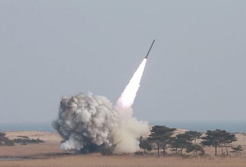 ஐ.நா.வின் தடையை மீறி, ஒரே நாளில் 4 நவீன ஏவுகணைகளை செலுத்தி வடகொரியா மிரட்டல்