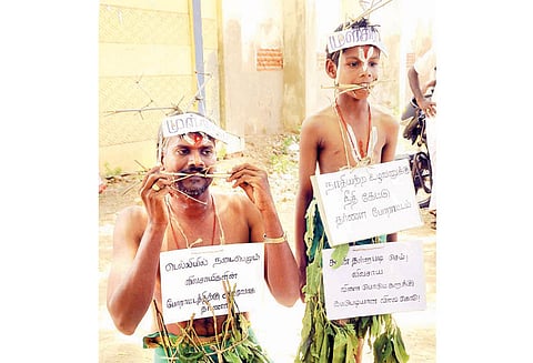 டெல்லியில் போராடும் விவசாயிகளுக்கு ஆதரவு தெரிவித்து விவசாயிகள் உண்ணாவிரதம்