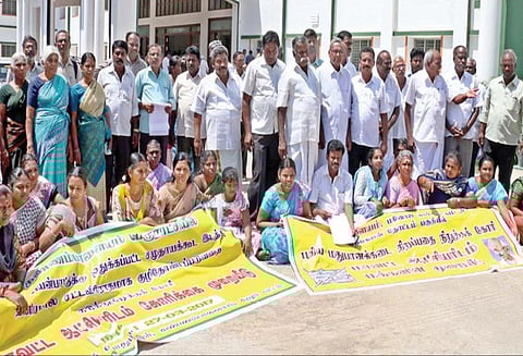 புதிதாக திறக்கப்படும் மதுக்கடைகளுக்கு பொதுமக்கள் எதிர்ப்பு