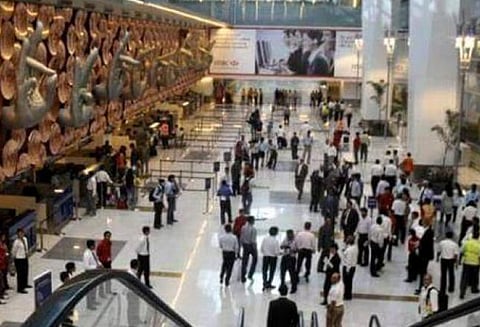 நான் பாகிஸ்தான் உளவாளி இந்தியாவில் இருக்க விரும்புகிறேன் பயணியால் டெல்லி விமான நிலையத்தில் பரபரப்பு