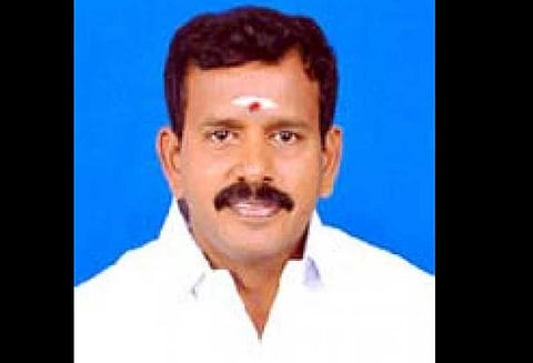 எடப்பாடிக்கு எதிராக கொங்கு மண்டல அ.தி.மு.க.13 எம்.எல்.ஏ.க்கள் ஆலோசனை