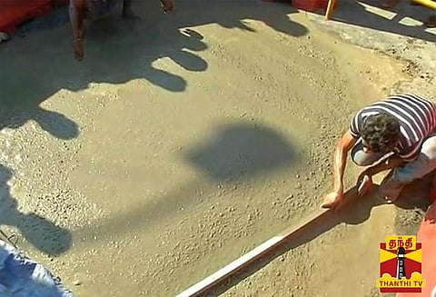 சென்னை கீழ்ப்பாக்கம் டெய்லர்ஸ் சாலையில் திடீர் பள்ளம் ஏற்பட்டதால் பரபரப்பு