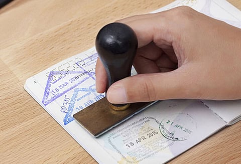 எச்-1 பி விசா பிரச்சினையால் அமெரிக்காவில் இருந்து இந்தியா திரும்பிய பொறியாளரின் மனைவி தற்கொலை