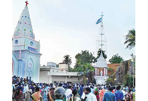 பூண்டி மாதா பேராலய ஆண்டு திருவிழா கொடியேற்றத்துடன் தொடங்கியது