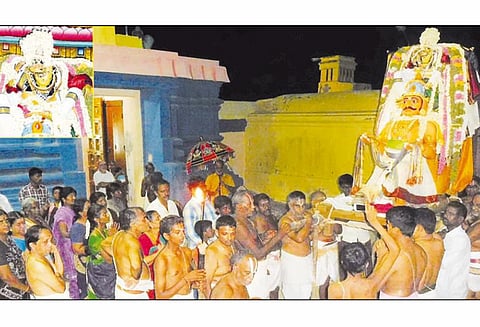 பிரம்மோற்சவ விழாவையொட்டி தாதம்பேட்டை வரதராஜபெருமாள் கோவிலில் கருடசேவை