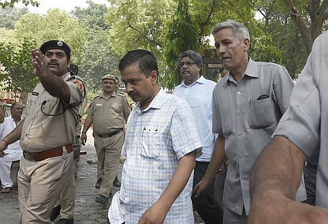 கெஜ்ரிவாலுக்கு எதிராக கபில் மிஸ்ரா அளித்து உள்ள 3 ஊழல் புகார்கள் ஆராயப்படும் என சி.பி.ஐ. அறிவிப்பு