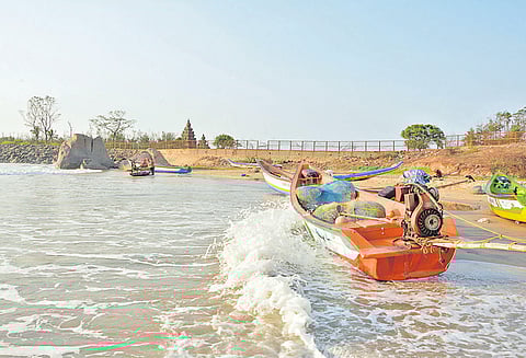 மாமல்லபுரத்தில் கடல் சீற்றம்