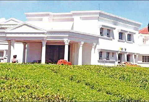 கோடநாடு எஸ்டேட் பங்களாவில் வருமானவரி அதிகாரிகள் சோதனையா?