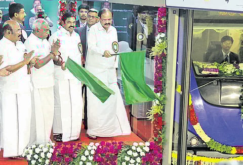 சென்னையில் திருமங்கலம் – நேரு பூங்கா இடையே சுரங்கப்பாதையில் மெட்ரோ ரெயில் ஓடியது